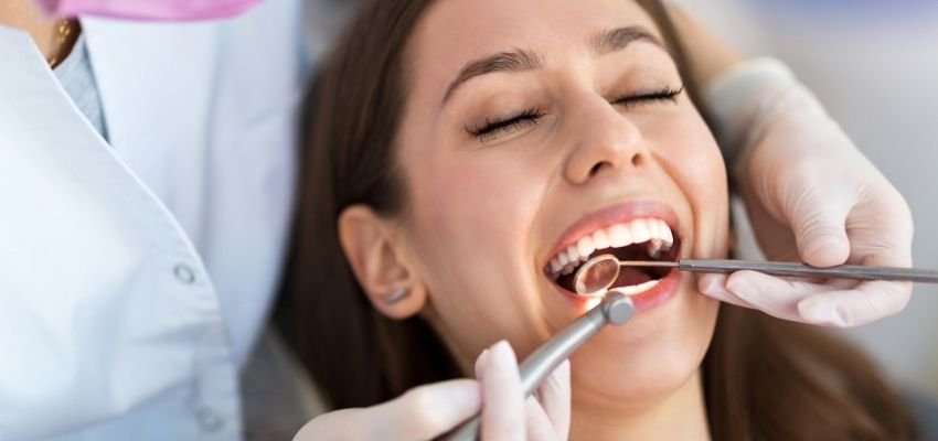 Causas y tratamiento de la sequedad bucal o xerostomía en Dentaclinic, Vigo